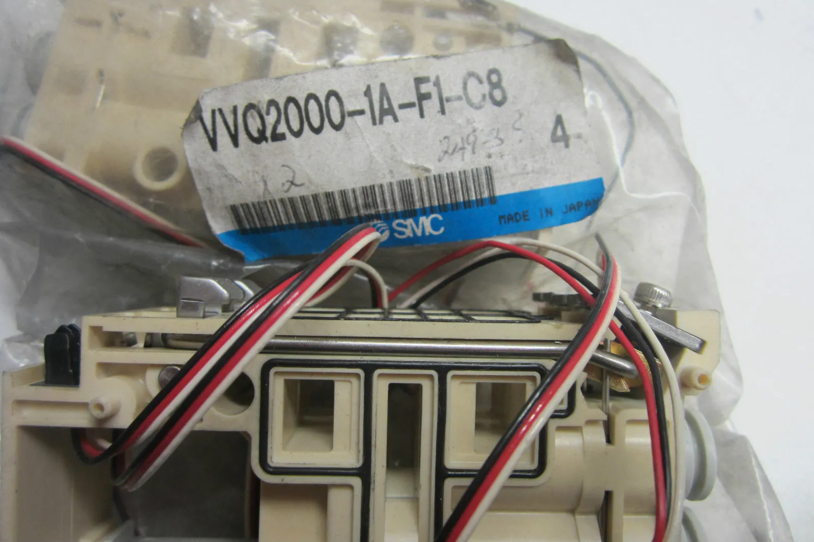2 NEW SMC VVQ2000-1A-F1-C8 MANIFOLD BLOCK ASSEMBLY VVQ20001AF1C8