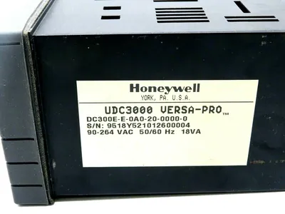 USED HONEYWELL DC300E-E-0A0-20-0000-0 TEMPERATURE CONTROL DC300EE0A02000000