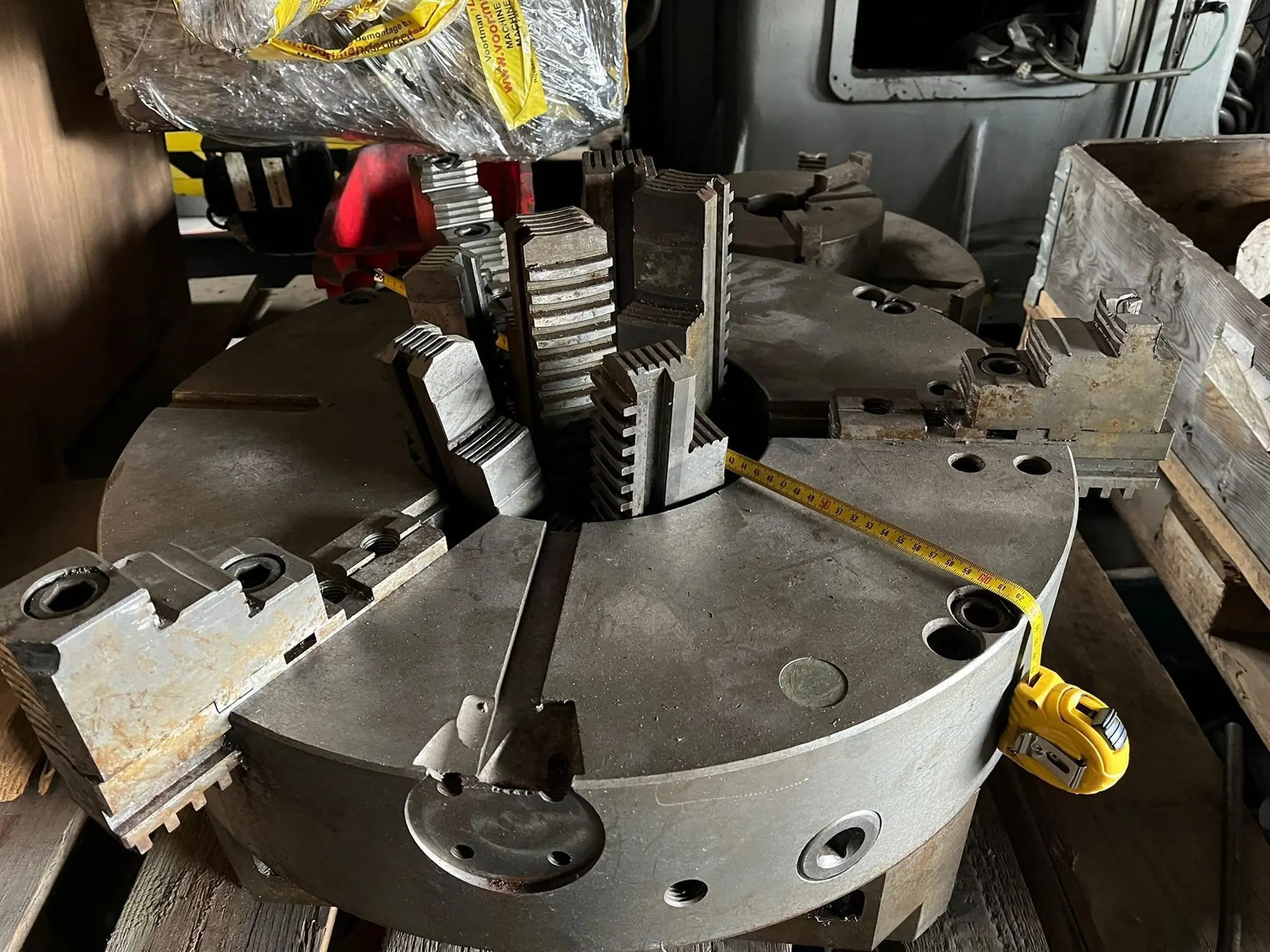USED CHUCKS DIA 630 MM / BORE 250 MM