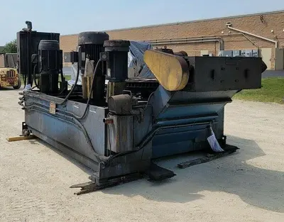 USED 1998 MART HURRICANE 84 EXT