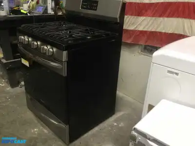 USED NEWER FRIGIDAIRE GALLERY  BLACK AND STAINLESS 5 BURNER GAS RANGE HIGH EFFICIENCY