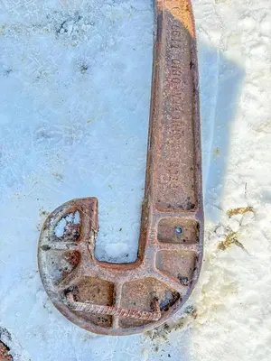 Used IDECO LEFT-HAND DRILLING TOOL WRENCH (3-1/2" X 52" CLAW-END / J-WRENCH) Wrenches Pennsylvania US | East West Machinery & Drilling #1417896