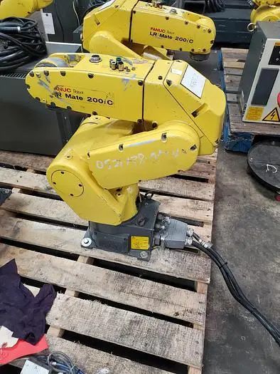 Used 2009 FANUC LR MATE 200IC Robots Ohio US | Six Axis Solutions #397801
