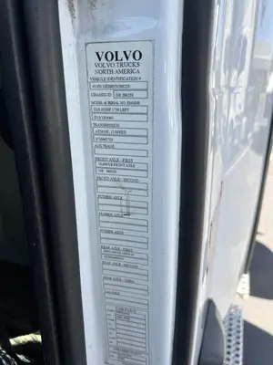 USED 2022 VOLVO VNR42T300