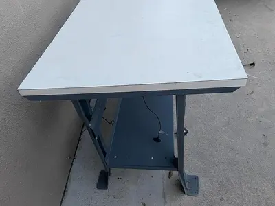 Heavy Duty workbench 30'' x 48''