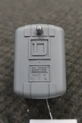 NEW SQUARE D 9013FSG