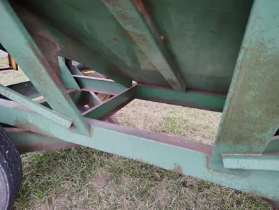 Used 1978 JOHN DEERE 350-22 Gravity Wagons Louisiana US | Proxy Equipment #1385302