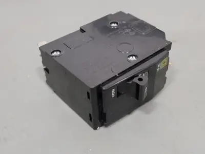 USED SCHNEIDER ELECTRIC QO215