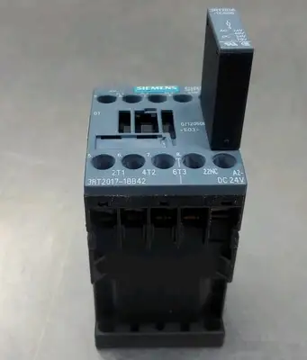 SIEMENS 3RT20171BB42 Contactor w/3RT29161CB00 Auxiliary Contact. 4E4
