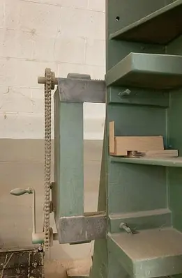 USED LANCASTER 550-B ONE-WAY VERTICAL ASSEMBLY CLAMP