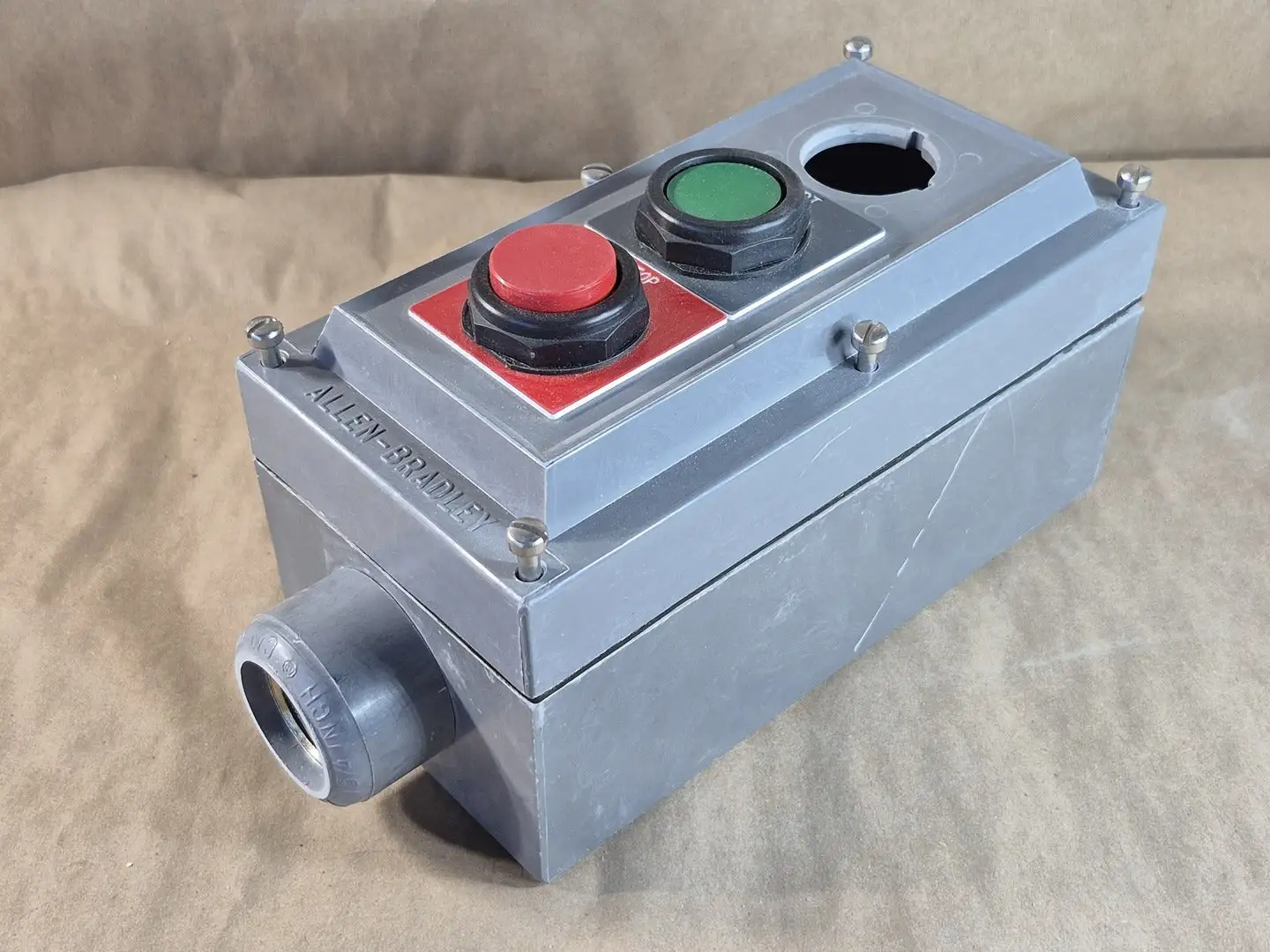 New | in-Stock ALLEN-BRADLEY 800H-R3HAR4RL Switchgears British Columbia CA | Lenmark #239333