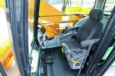 KATO HD823MR-7 Excavators | Mid South Machinery (7)