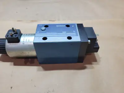Used BOSCH 0 810 001 947 Parts (Hydraulics and Pneumatics) British Columbia CA | Lenmark #1440826