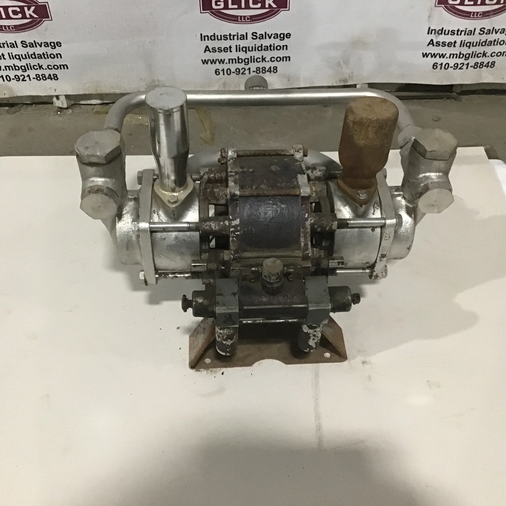 Graco 220-666 Glutton Air Powered Stainless Steel Pump
