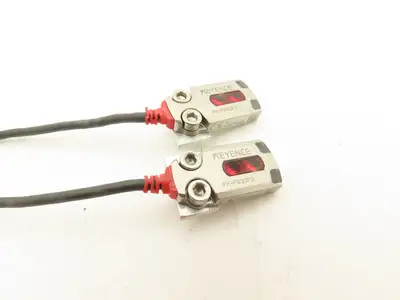 Keyence PR-FB30P3 Mini Photoelectric Sensor Flat Reflective 60" Cable  Lot of 2