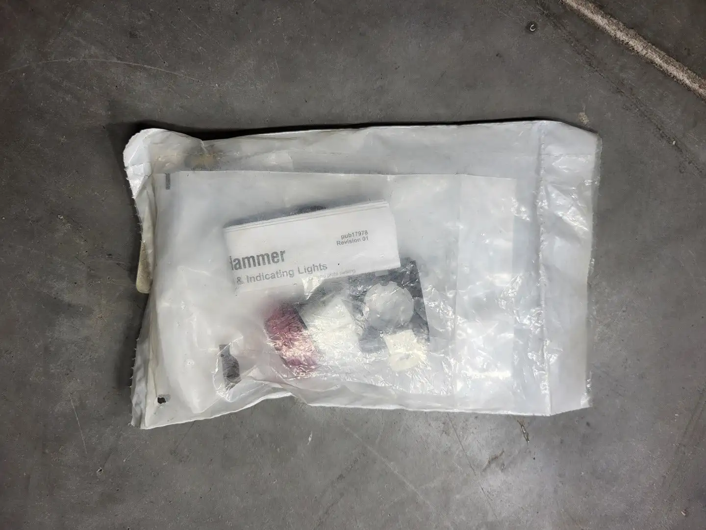 New | in-Stock EATON E22H2X4 Lighting British Columbia CA | Lenmark #249125