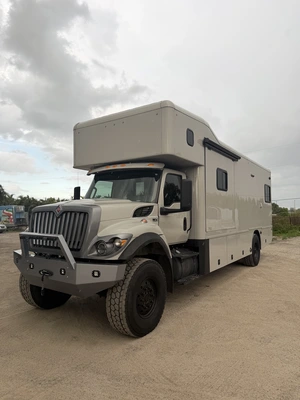 Used 2021 INTERNATIONAL SHOWHAULER CUSTOM 4X4 Campers, Caravans, Motorhomes Michigan US | Miedema Asset Management Group #1580270