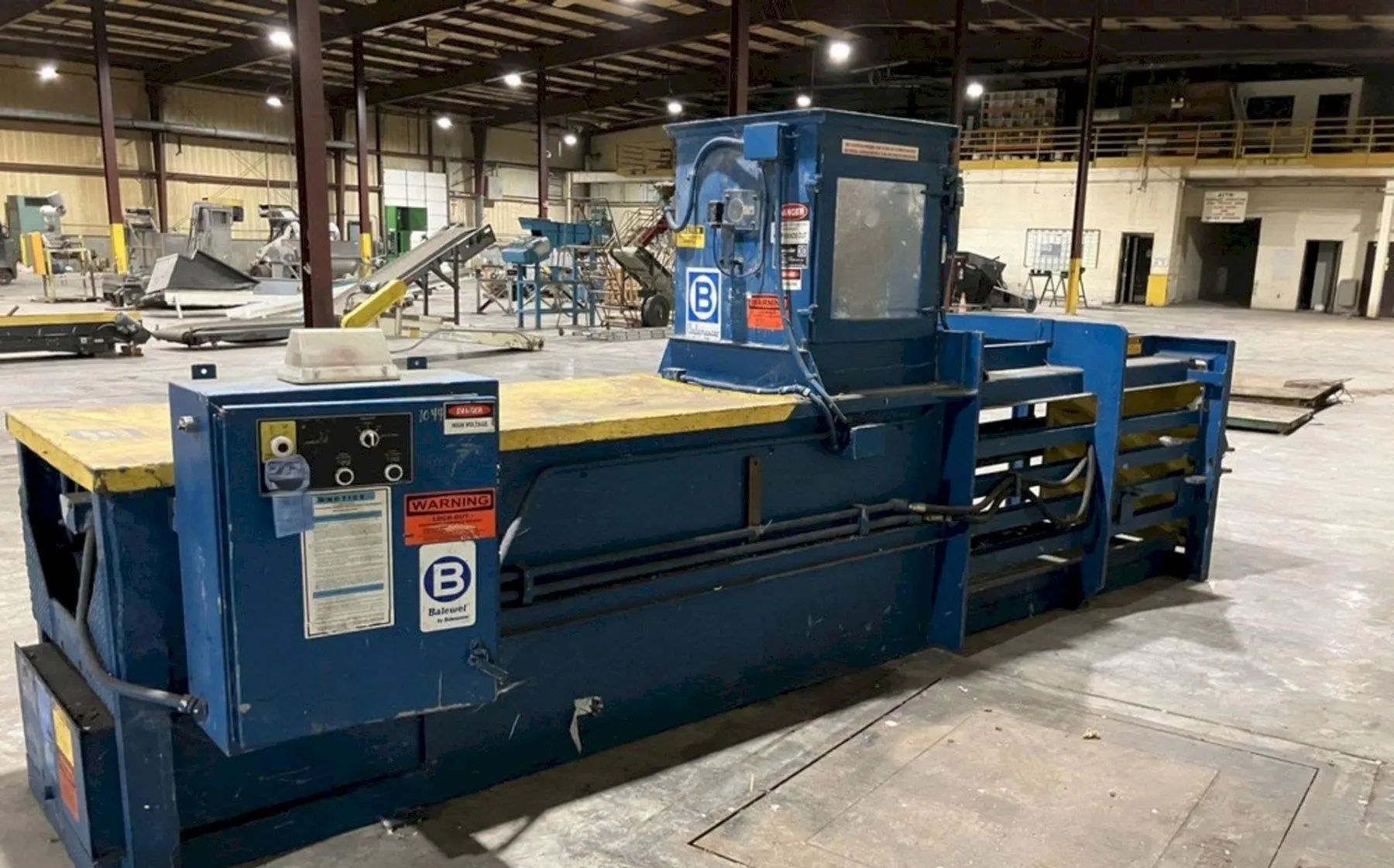 30" X 36" X 72" BALEMASTER CLOSED DOOR HORIZONTAL HYDRAULIC BALER: YOBRO #24585
