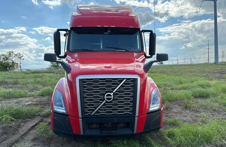 USED 2024 VOLVO VNL64T860