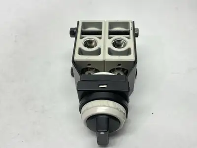 VM250-N02-35BA | SMC  Mechanical Poppet Valve 1/4" NPT - Used