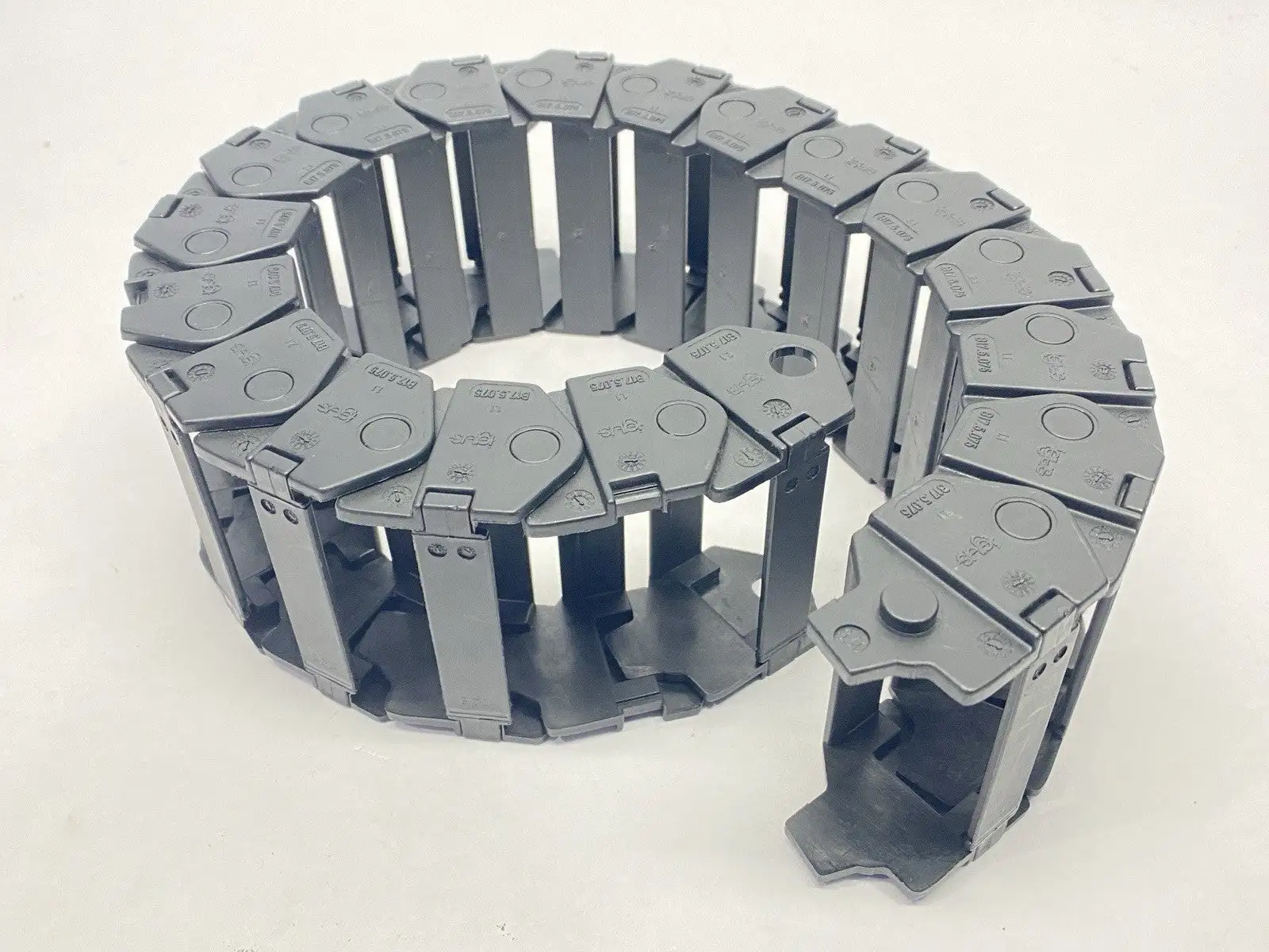 B17.5.075.0 | Igus  Series B17 Energy Chain 19 Links 1.9ft Length - New Other