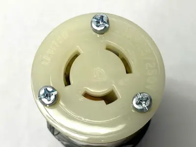 USED LEVITON LOCKING CONNECTOR 3-POLE 3-WIRE 20A 125/250V