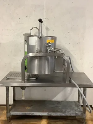 152-0434 Lolo SK-32E 8 Gallon Jacketed Tilting Kettle