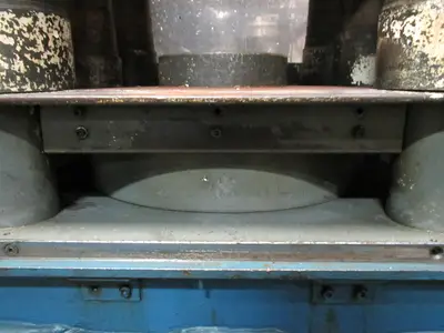 USED MODERN 200 TON