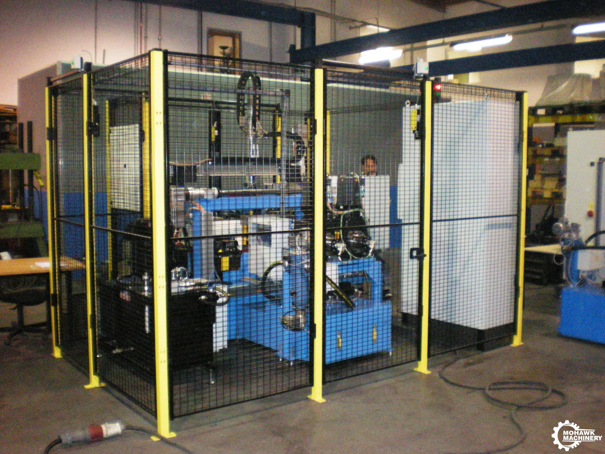 22 TON PEE-WEE "P20.8G CNC AC" FULLY-AUTOMATED COLD-FORMING THREAD ROLLER w/SIEMENS CNC CONTROL - LOADING ROBOT - BOWL-TYPE VIBRATORY FEEDER - 0.157" TO 1.97" WORK DIAMETER RANGE