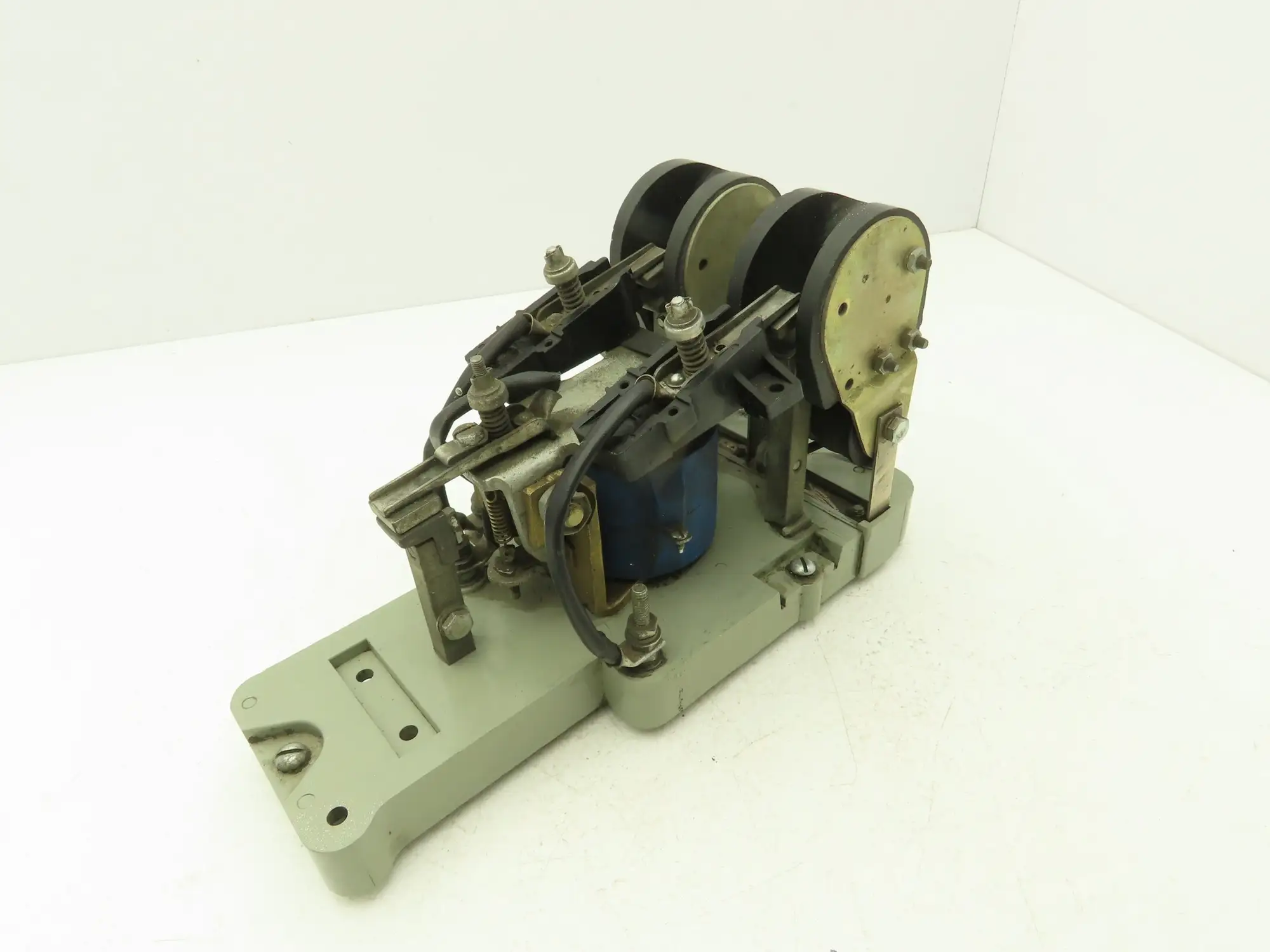 Cutler Hammer 6002 H493A Mill Type DC Contactor 600V DC 2 Pole 2A Coil Size 1