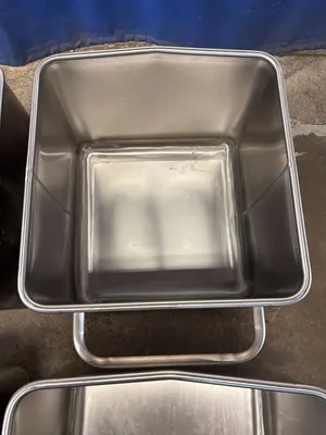 New | in-Stock M&M Equipment Corp. 400# Buggies Bins Illinois US | M&M Equipment Corp. #1405270