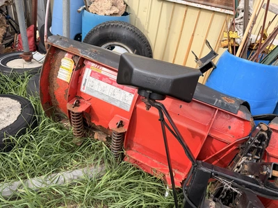 Used WESTERN UNIMOUNT 8'6" V-PLOW WITH MOUNTING BRACKETS Plow Blades Michigan US | Miedema Asset Management Group #1424733