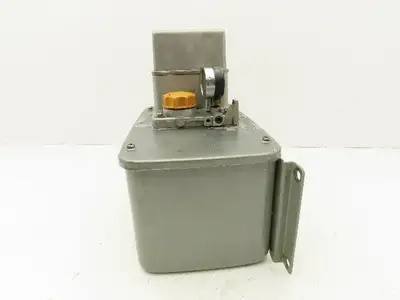 Showa LCB4 7661 Lubrication Oil Pump Machine Oiler 6L Steel Tank 0.1 L/Min 200V