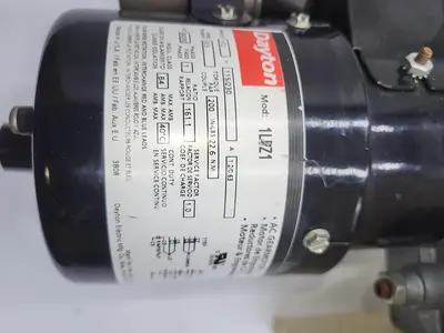USED DAYTON DAYTON 1LPZ1 GEARMOTOR,9.5 RPM,200TORQUE,115/230V & MATCHING GEAR BOX