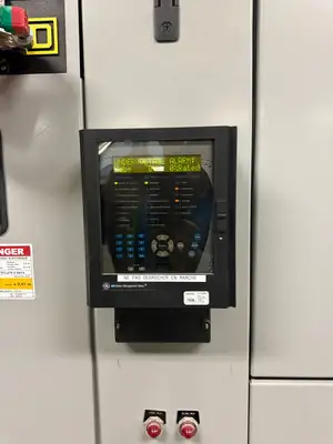 USED 2002 SQUARE D MODEL 4