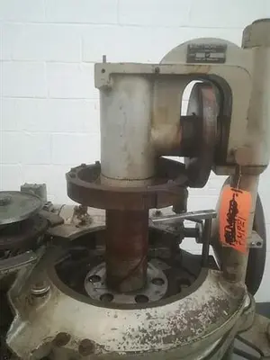 Manesty model Drycota 16 station tablet press