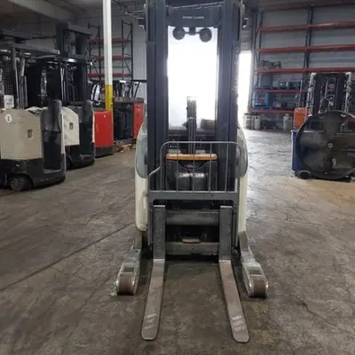 USED 2016 CROWN RR5725-45