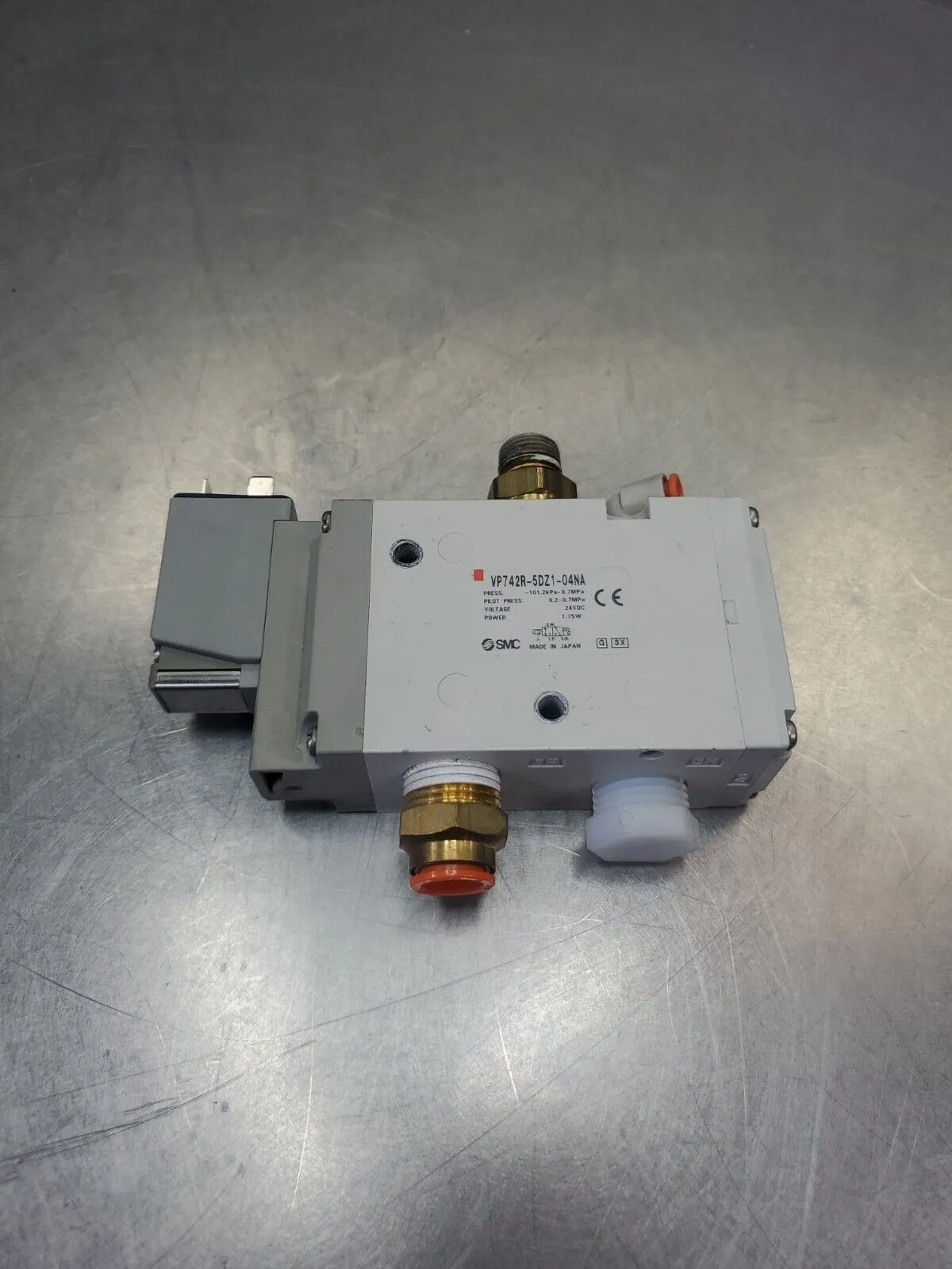 SMC VP742R-5DZ1-04NA 24VDC 1.75W Solenoid Valve. 6D-14
