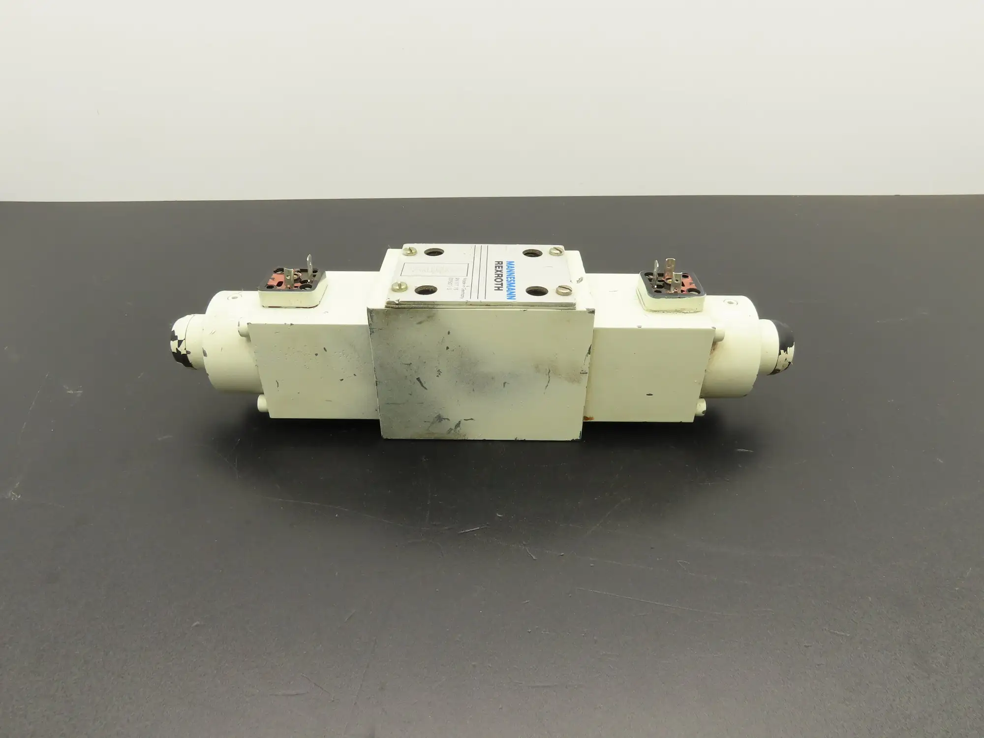 Mannesmann Rexroth 4WRA 10 W40-12/24NZ4/M-993-X Hydraulic Solenoid Valve 24VDC