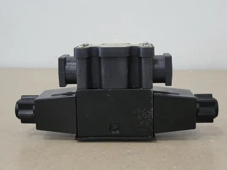 Used PARKER D1VW20DVYCF4 75 Parts (Hydraulics and Pneumatics) British Columbia CA | Lenmark #265003