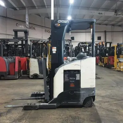 USED 2016 CROWN RR5725-45