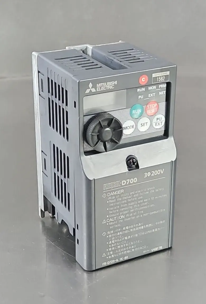 Mitsubishi FR-D720-0.1K-60 Inverter drive D700 200V (BIN4.4.4)