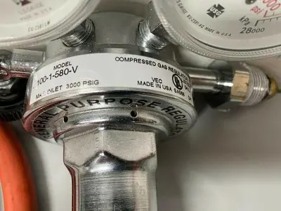 USED AIRGAS 100-1-580-V GENERAL PURPOSE COMPRESSED GAS REGULATOR MAX INLET 3000 PSIG