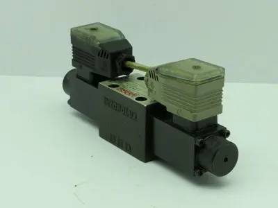 Moog HPN 676775 WE43P06C06PC0BN Directional Control Valve 24V