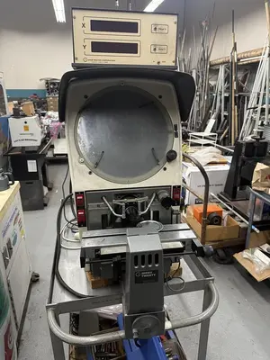 Gage Master Mdl 28 Optical Comparator w/ DRO