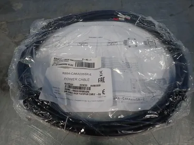 NEW OMRON R88ACAKA005SRE