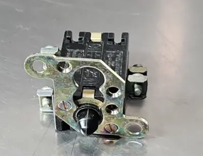 GE CR2940U202 CONTACT BLOCK. Loc4D21