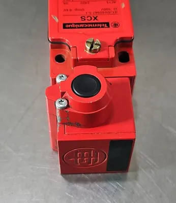 Telemecanique XCS-B703 Safety Interlock Switch. 6D-12