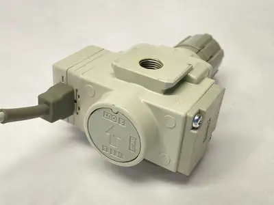 AR20-N01E3-ZA-B | SMC  Pneumatic Regulator w/ Digital Sensor 1/8" NPT - Used
