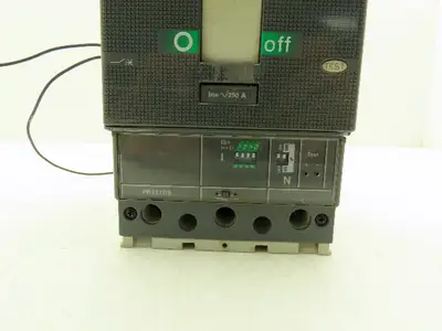 ABB T4H 250 SACE Tmax Circuit Breaker 3 Pole 600V 250A Shunt Trip